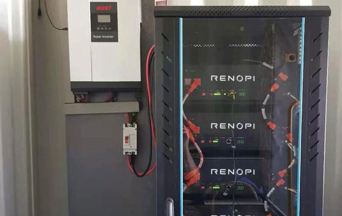 Inversor fuera de red RENOPI de 8 kVA con sistema de batería Lifepo4 de 50 KWH en Líbano